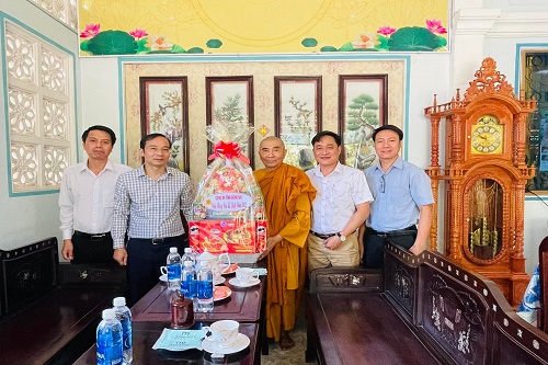Công An Tỉnh Đồng Nai Chúc Mừng Phật Đản Tổ đình Quan Âm Tu Viện.
